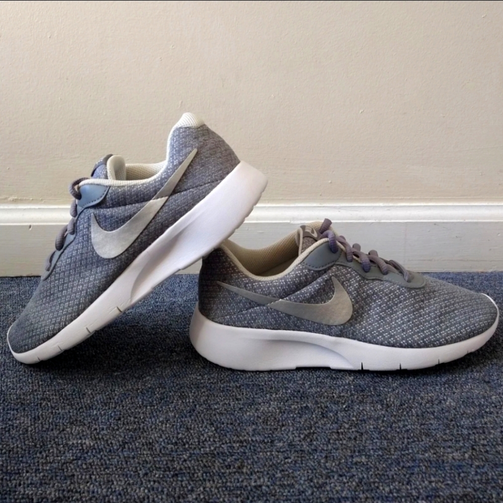 Nike Tanjun sneakers